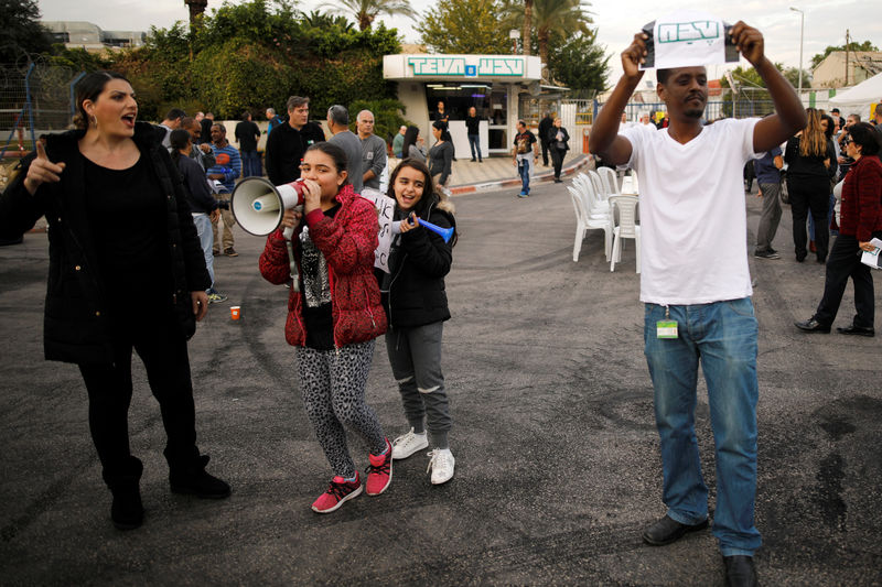 © Reuters. شلل مؤقت في إسرائيل بسبب إضراب احتجاجا على خفض وظائف تيفا للأدوية