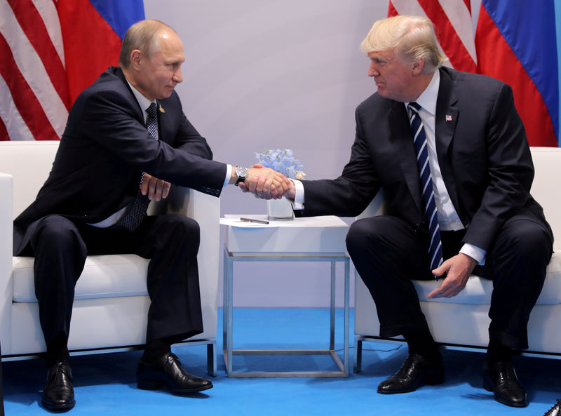 © Reuters. FILE PHOTO: U.S. President Donald Trump shakes hands with Russia's President Vladimir Putin during the their bilateral meeting at the G20 summit in Hamburg