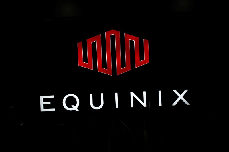 © Reuters. The logo of Equinix is pictured at the entrance of a data center in Pantin
