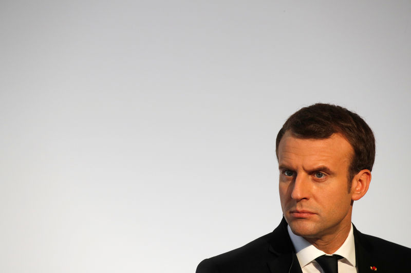 © Reuters. MACRON "DÉTERMINÉ" À AGIR, PRÊT À CORRIGER LES ERREURS