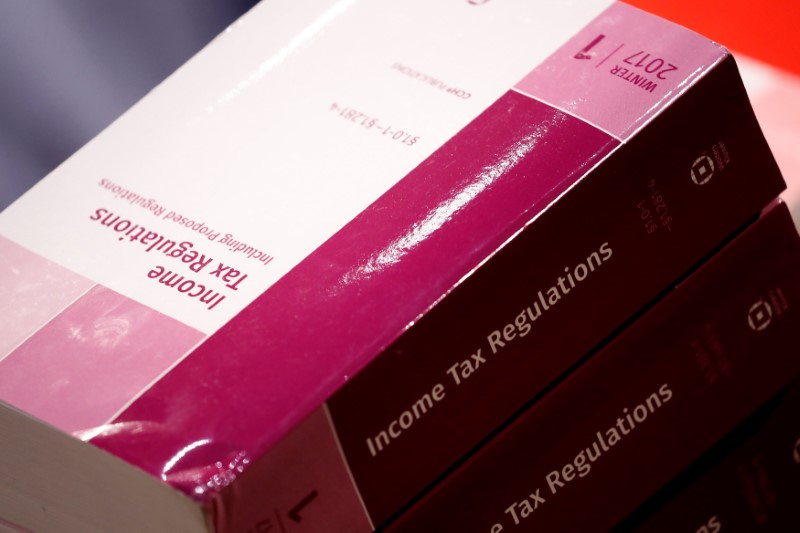 © Reuters. Copies of tax legislation are seen during a markup on the "Tax Cuts and Jobs Act" on Capitol Hill in Washington