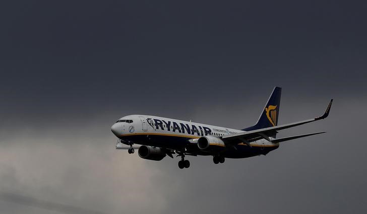 © Reuters. Los sindicatos de Ryanair levantan los paros navideños