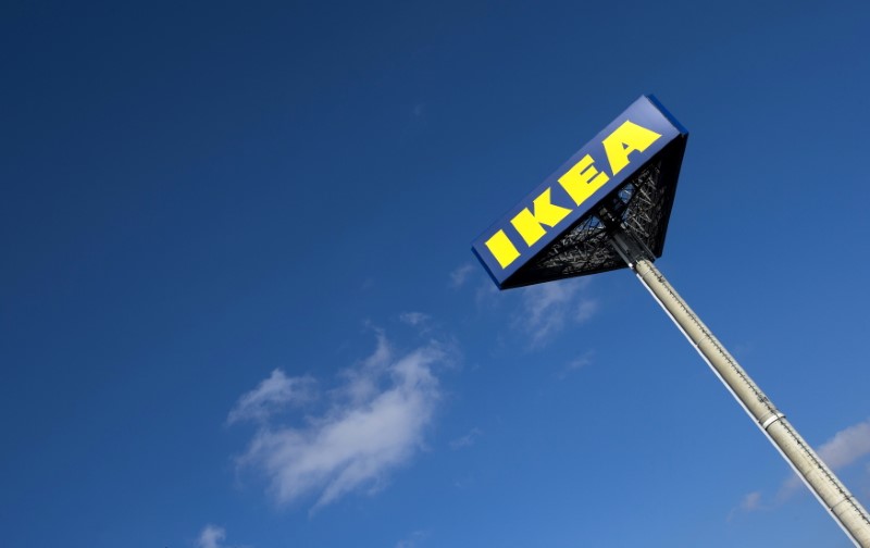 © Reuters. The IKEA logo is seen outside IKEA Concept Center, a furniture store and headquarters of the IKEA brand owner Inter IKEA, in Delft