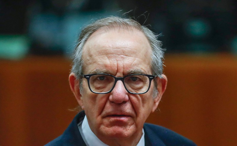 © Reuters. Italy's Finance Minister Pier Carlo Padoan takes part in a European Union finance ministers' meeting in Brussels