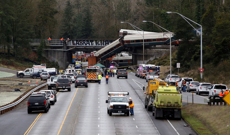 © Reuters. Trem descarrila em DuPont, Washington