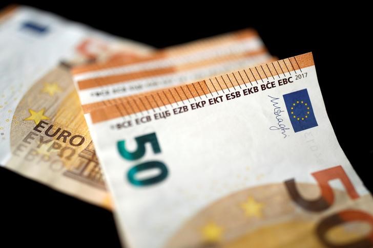 © Reuters. 50 Euro banknotes are displayed in this picture illustration