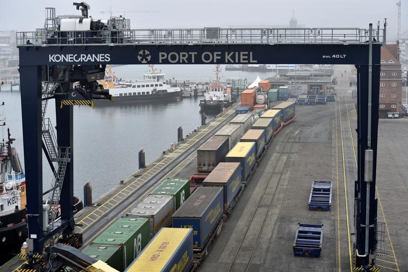 © Reuters. FILE PHOTO: Containers are pictured at a loading terminal in the port of Kiel