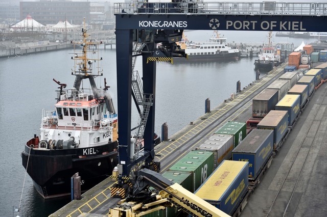 © Reuters. صادرات ألمانيا تركب موجة الانتعاش الاقتصادي في أوروبا وأمريكا والصين