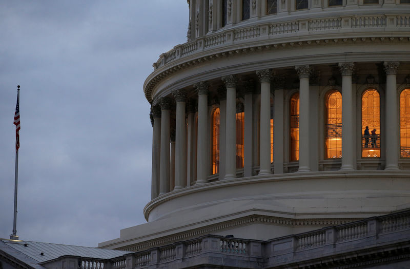 © Reuters. The U.S. Capitol building is lit at dusk ahead of planned votes on tax reform in Washington