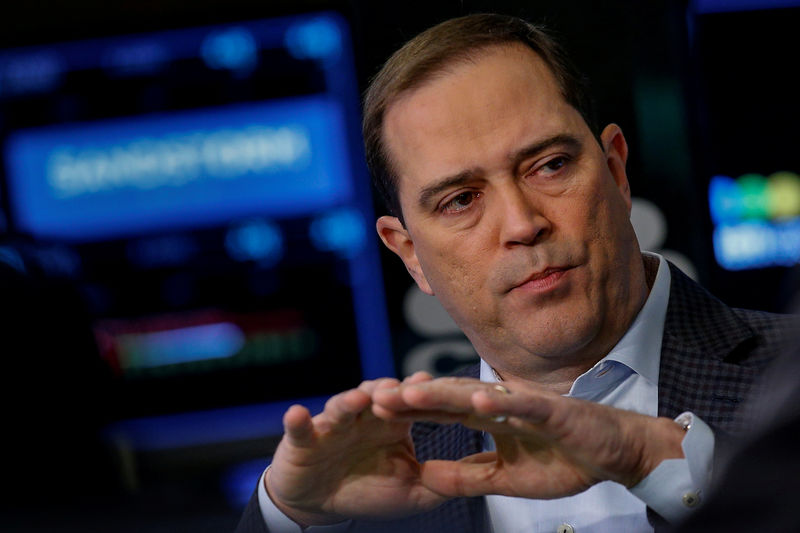 © Reuters. FILE PHOTO: Chuck Robbins, CEO of CISCO, speaks during an interview with CNBC on the floor of the NYSE in New York