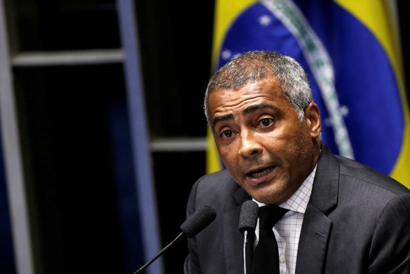 © Reuters. روماريو سيترشح لرئاسة الاتحاد البرازيلي لكرة القدم