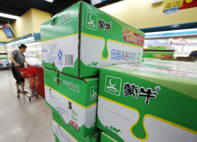 © Reuters. FILE PHOTO: Boxes of Mengniu's milk products are seen at a supermarket in Beijing