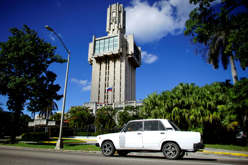© Reuters. Cuba se acerca nuevamente a Rusia, mientras se deteriora su relación con EEUU