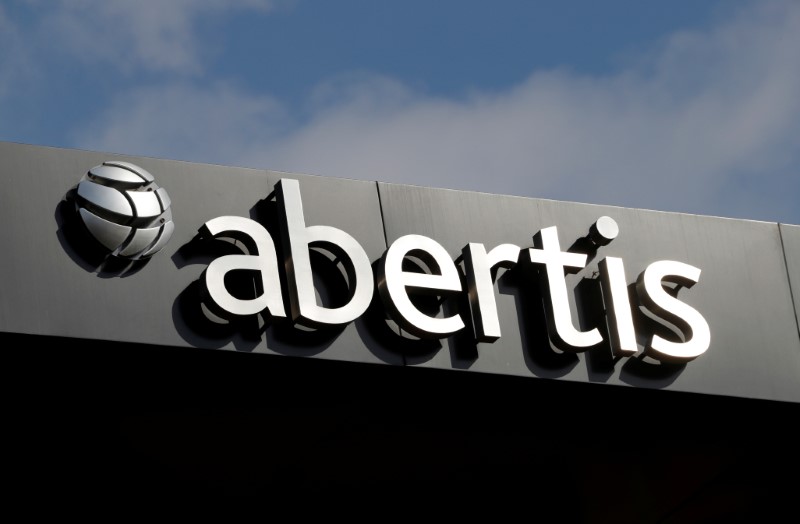© Reuters. Atlantia pide a Abertis solicitar autorización a Gobierno a su opa
