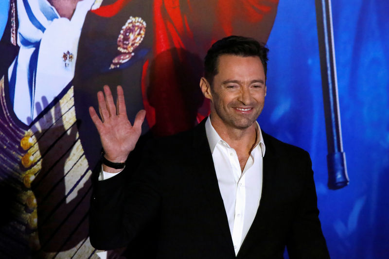 © Reuters. Hugh Jackman acena durante evento de "O Rei do Show" na Cidade do México