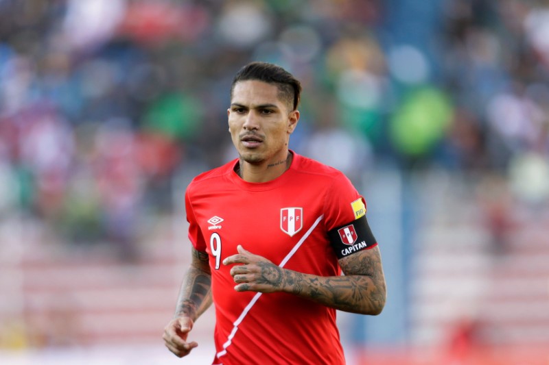 © Reuters. محامي جيريرو: الفيفا يقلص عقوبة إيقاف لاعب منتخب بيرو لستة أشهر