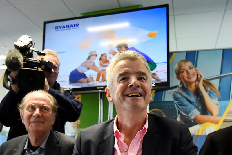 © Reuters. FILE PHOTO: Ryanair CEO Michael O'Leary arrives at the Ryanair AGM in Dublin