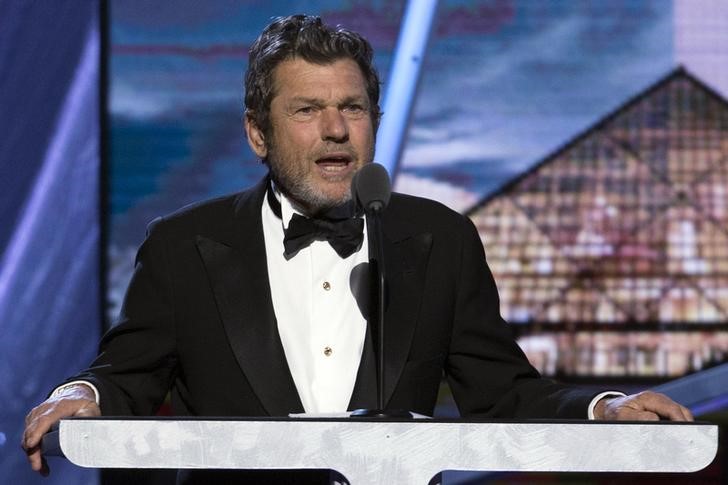 © Reuters. FILE PHOTO: Wenner, co-founder and publisher of Rolling Stone magazine, speaks during 29th annual Rock and Roll Hall of Fame Induction Ceremony in Brooklyn, New York