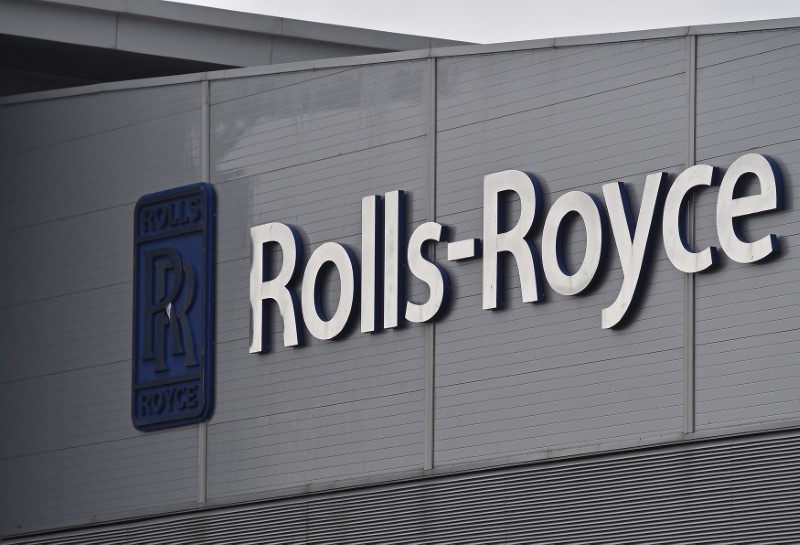 © Reuters. A Rolls-Royce logo is seen at the company aerospace engineering and development site in Bristol in Britain