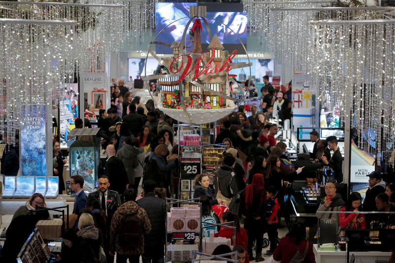 © Reuters. FILE PHOTO: People shop in Macy's Herald Square in Manhattan