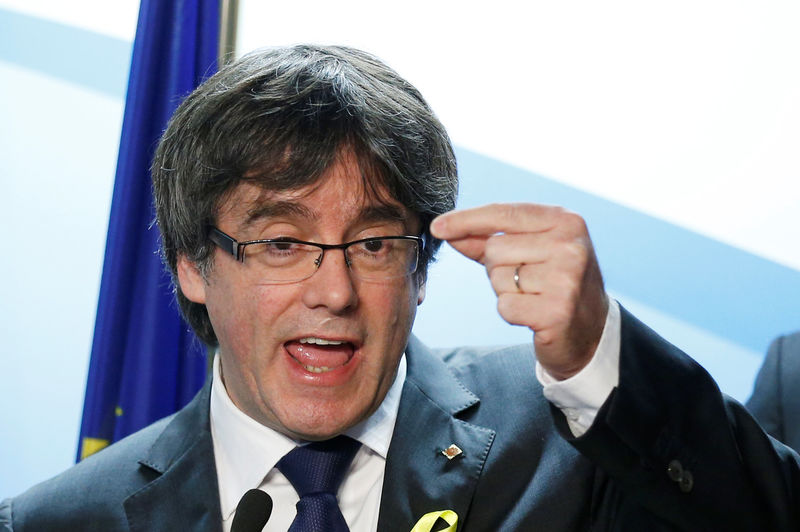 © Reuters. Carles Puigdemont, the dismissed President of Catalonia, attends a press conference in Brussels