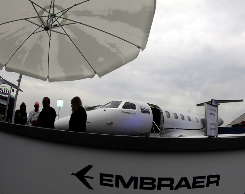 © Reuters. The Embraer Phenom 300 is displayed during the Latin American Business Aviation Conference & Exhibition fair (LABACE) at Congonhas airport in Sao Paulo