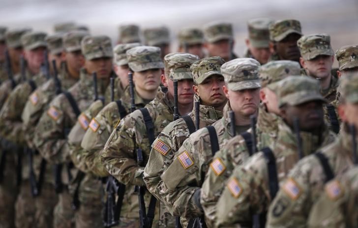© Reuters. محكمة ثانية ترفض محاولة ترامب منع الجيش من تجنيد متحولين جنسيا