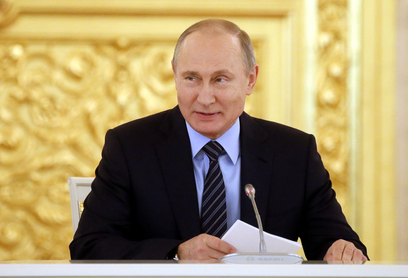 © Reuters. الحزب الحاكم في روسيا يسعى لتحقيق "نصر مطلق" لبوتين في انتخابات 2018