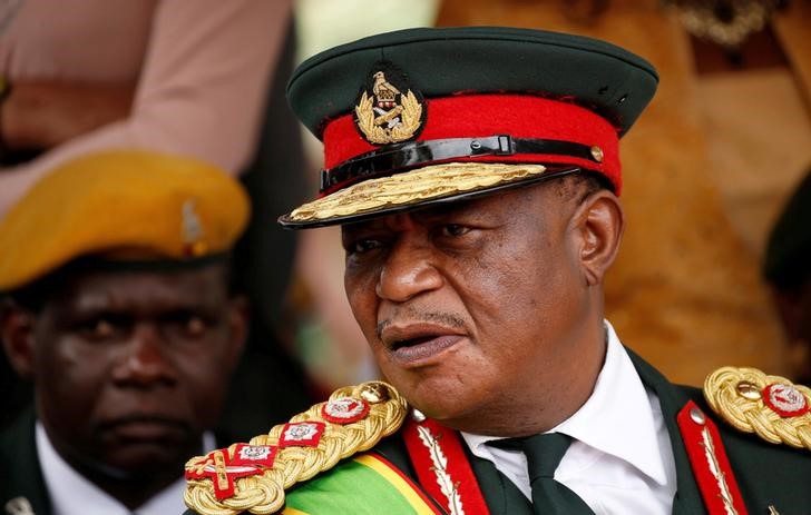 © Reuters. منانجاوا يعين قائد الجيش السابق نائبا لرئيس الحزب الحاكم في زيمبابوي