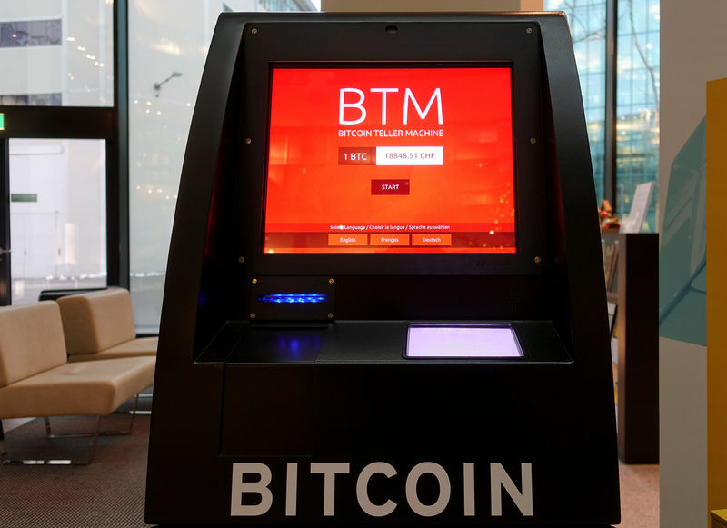 © Reuters. FILE PHOTO: A bitcoin ATM in Zurich