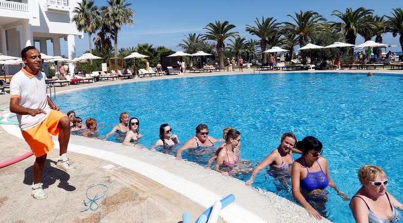 © Reuters. إيرادات السياحة في تونس ترتفع 16.3 بالمئة حتى 20 ديسمبر