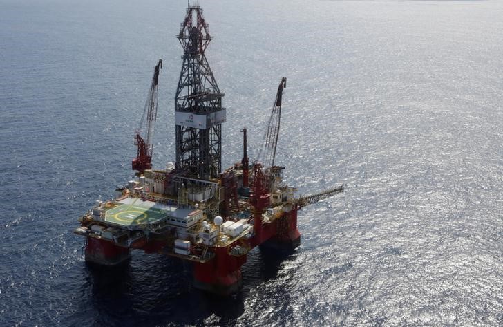 © Reuters. Глубоководная нефтедобывающая платформа Centenario в Мексиканском заливе