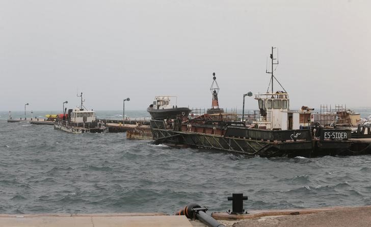 © Reuters. Una explosión afecta a un oleoducto en Libia reduciendo su producción de crudo en unos 100.000 bpd