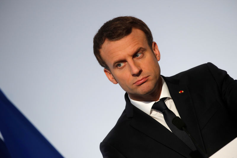 © Reuters. MACRON N'ÉCARTE PAS DES "ÉVOLUTIONS" EN CORSE