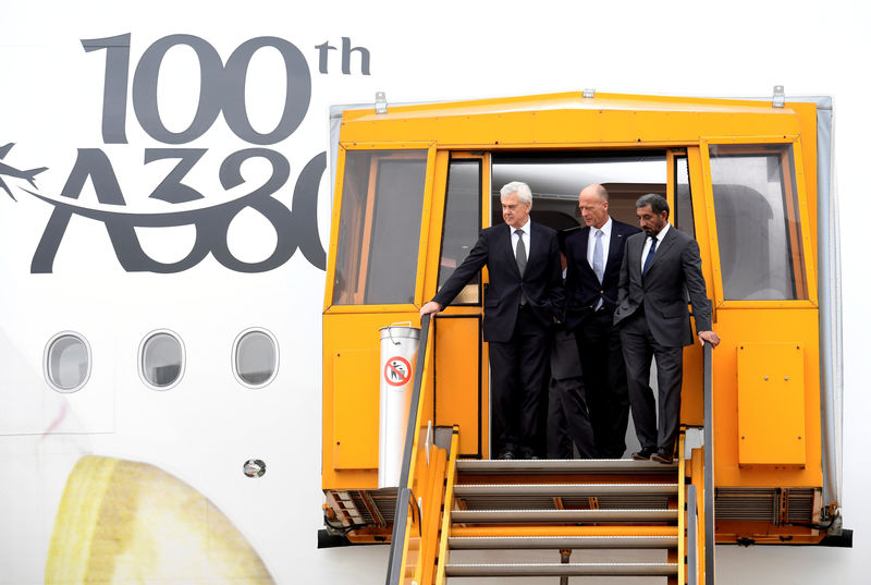 © Reuters. FILE PHOTO: Sheikh Ahmed bin Saeed Al Maktoum, Emirates' chairman and CEO, Tom Enders, CEO of Airbus and Tim Clark President of Emirates Airlines, descend the steps of Airbus A380 in Hamburg-Finkenwerder