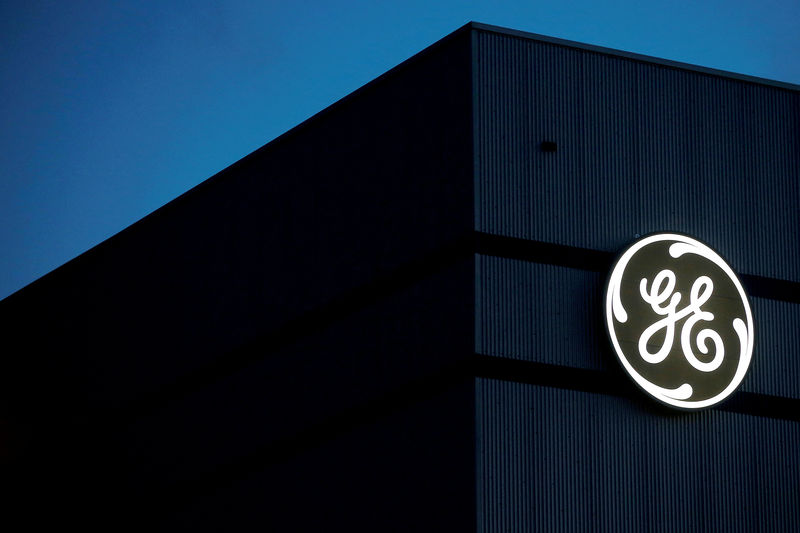 © Reuters. FILE PHOTO - The General Electric logo is pictured on the General Electric offshore wind turbine plant in Montoir-de-Bretagne