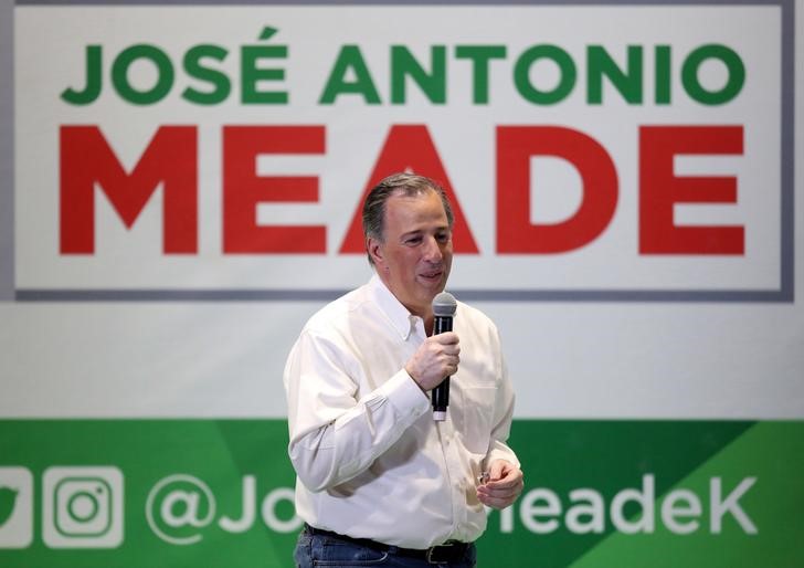 © Reuters. José Antonio Meade, pré-candidato à Presidência do México pelo PRI , discura para apoiadores em Monterrey, México