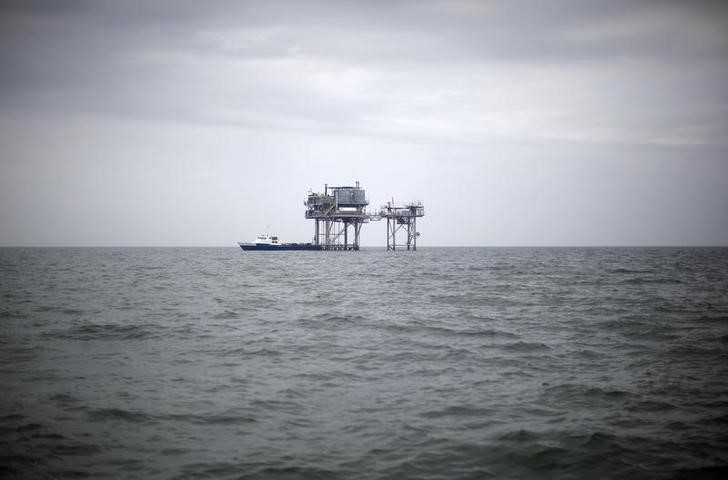 © Reuters. Буровая платформа у берегов Луизианы