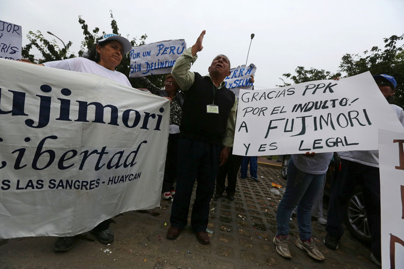 © Reuters. Perú estudia cambios en su gabinete tras críticas por el indulto a Fujimori