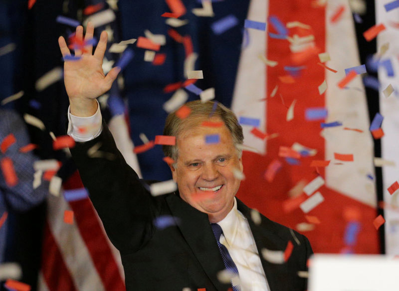 © Reuters. Senador eleito do Alabama,  Doug Jones, durante festa na noite de eleição em Birmingham, Estados Unidos