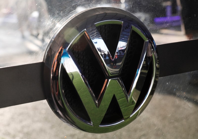 © Reuters. A Volkswagen logo is pictured at the International Auto Show in Mexico City