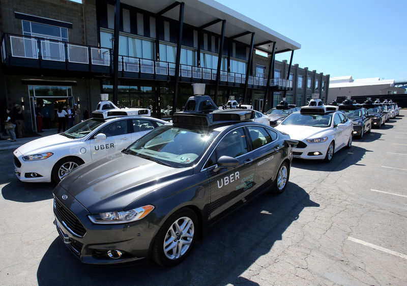 © Reuters. FILE PHOTO: A fleet of Uber's Ford Fusion self driving cars are shown during a demonstration of self-driving automotive technology in Pittsburgh