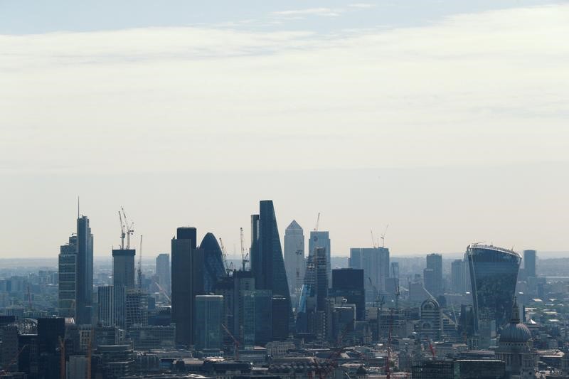 © Reuters. LE BREXIT A STIMULÉ LES FUSIONS ENTRE ENTREPRISES BRITANNIQUES