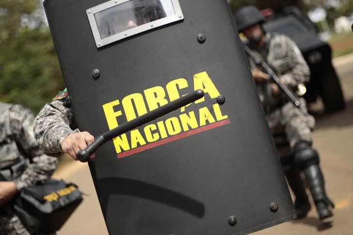 © Reuters. Membros da Força Nacional durante treinamento em Brasília
