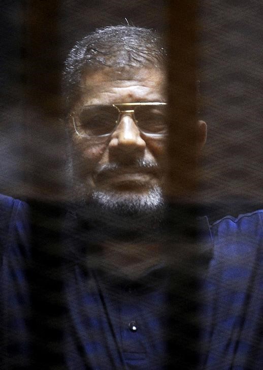 © Reuters. الحبس 3 سنوات للرئيس المصري السابق محمد مرسي لإهانة القضاء