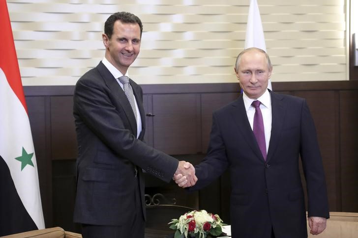 © Reuters. بوتين للأسد: سنستمر في دعم سوريا في الدفاع عن سيادتها