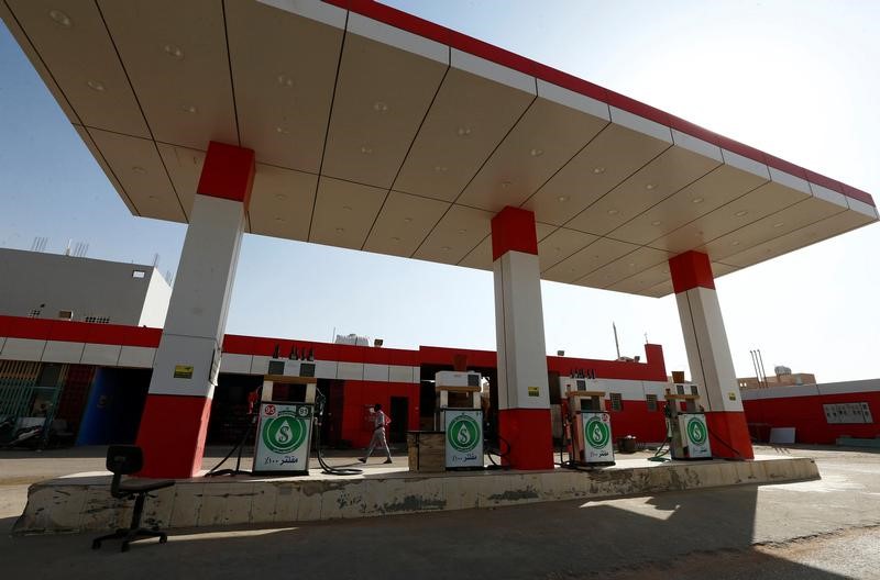 © Reuters. وكالة الأنباء السعودية: السعودية ترفع أسعار البنزين