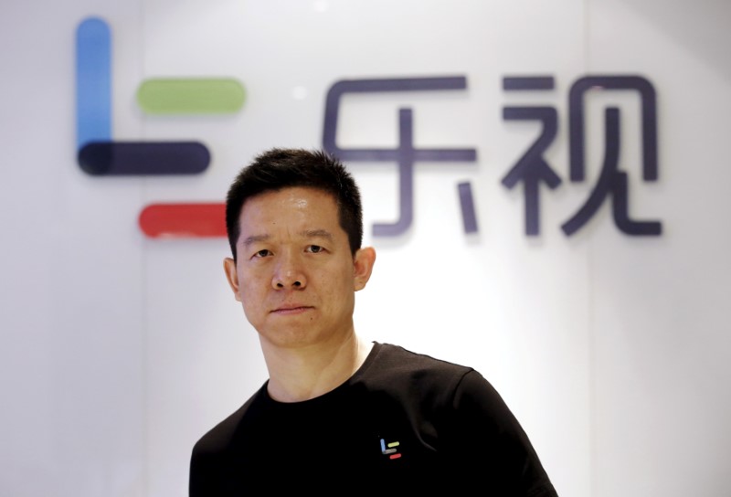 © Reuters. FILE PHOTO: Jia Yueting, co-founder and head of Le Holdings Co Ltd, poses for a photo in front of a logo of his company in Beijing