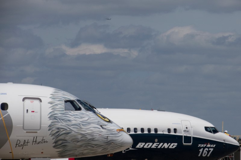 © Reuters. FILE PHOTO: A Boeing 737 MAX and an Embraer E190-E2 are seen on the static display, before the opening of the 52nd Paris Air Show at Le Bourget airport near Paris