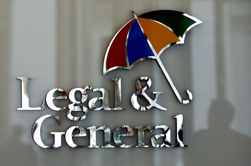 © Reuters. FILE PHOTO: The logo of Legal & General insurance company is seen at their office in central London
